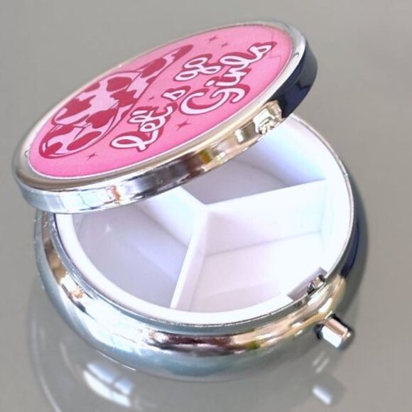 Western Let's go Girls Pink Cowgirl Cow Print Cowboy Hat Purse Travel Pill Box - Picture 3 of 3